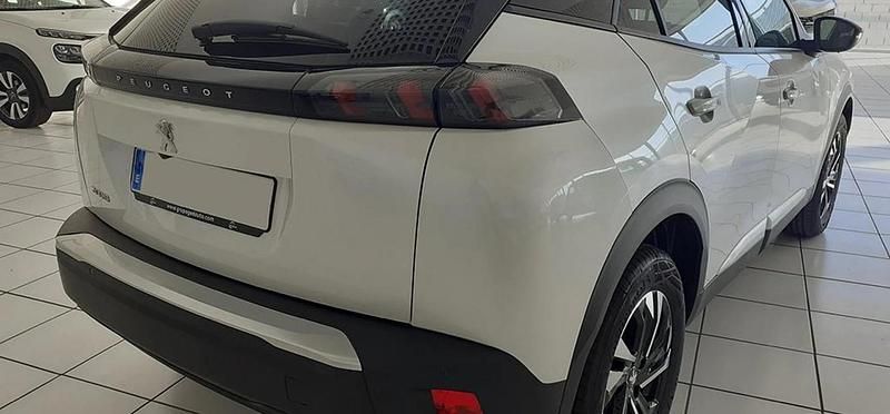Usado Peugeot 2008 Allure 102 CV (75 kW) 2023 Blanc nacre SUV