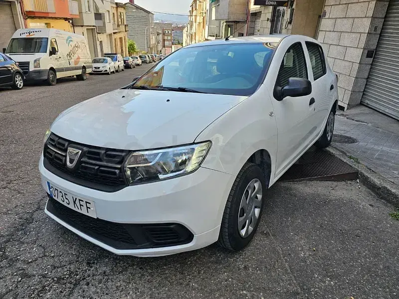 Usado Dacia Sandero Lauréate 73 CV (53 kW) 2017 Blanco Berlina