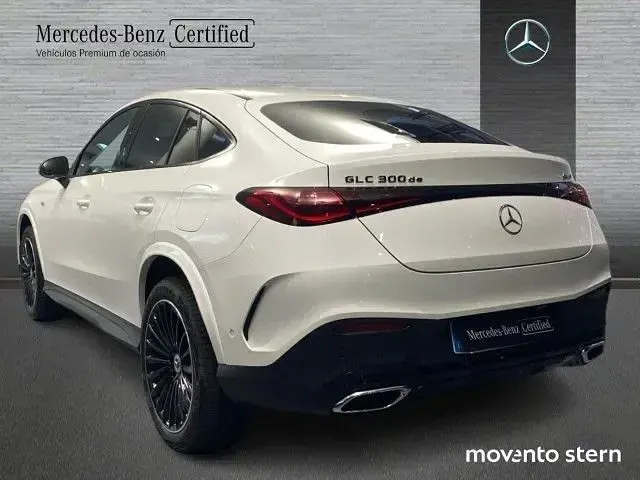 Usado Mercedes GLC300e 333 CV (244 kW) 2025 Blanco Coupe