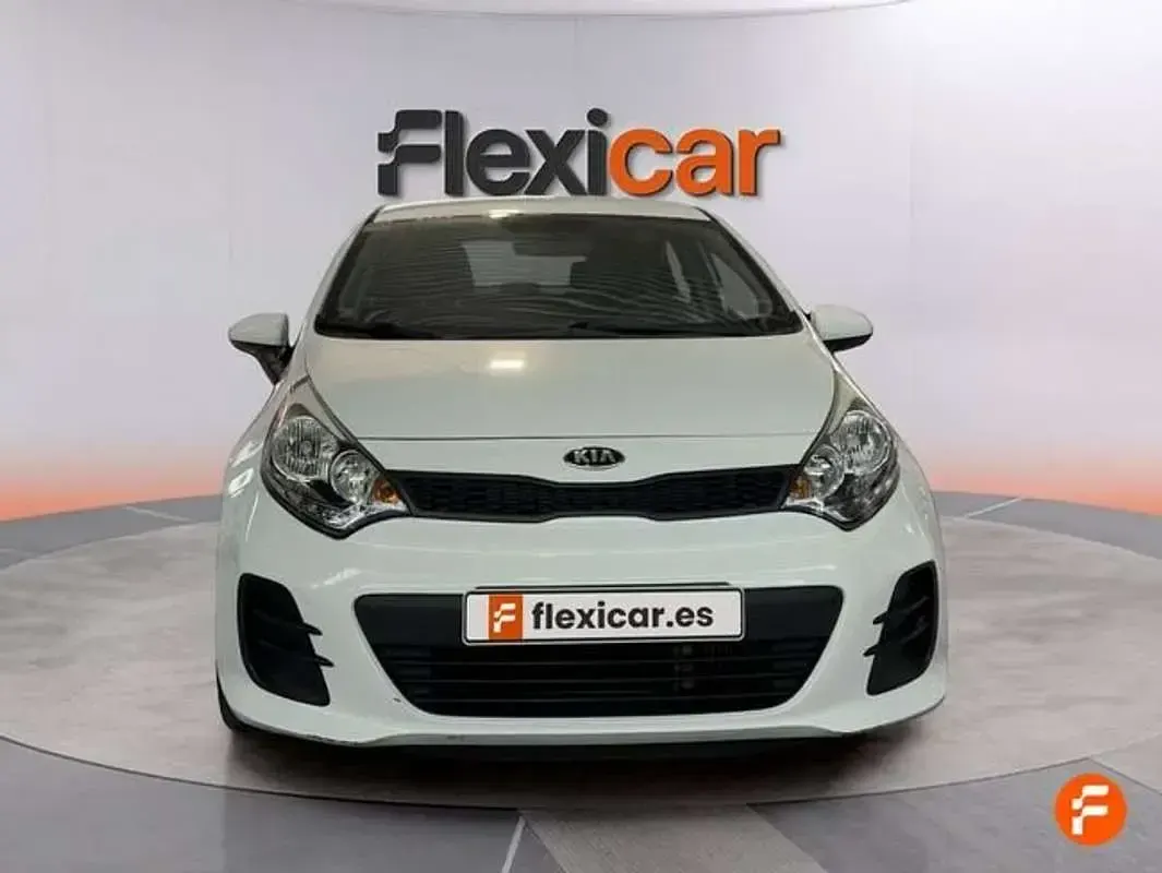 Usado Kia Rio 75 CV (55 kW) 2017 Blanco Utilitario