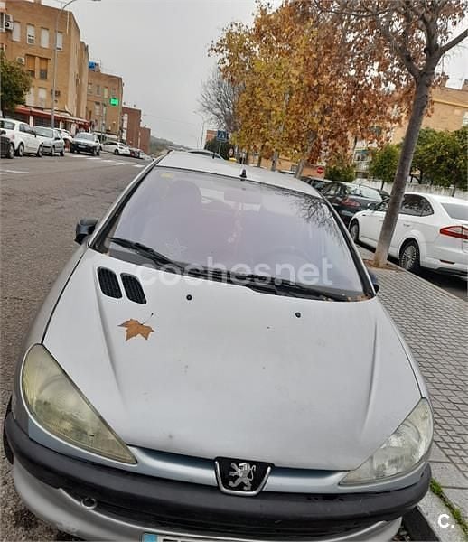 Usado Peugeot 206 70 CV (51 kW) 2002 Gris / plata Berlina