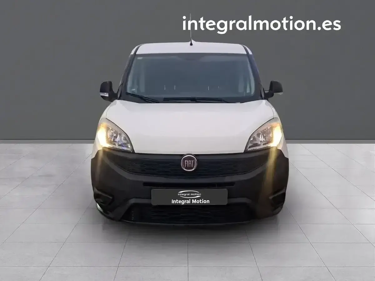 Usado Fiat Doblò 95 CV (69 kW) 2019 Blanco Monovolumen
