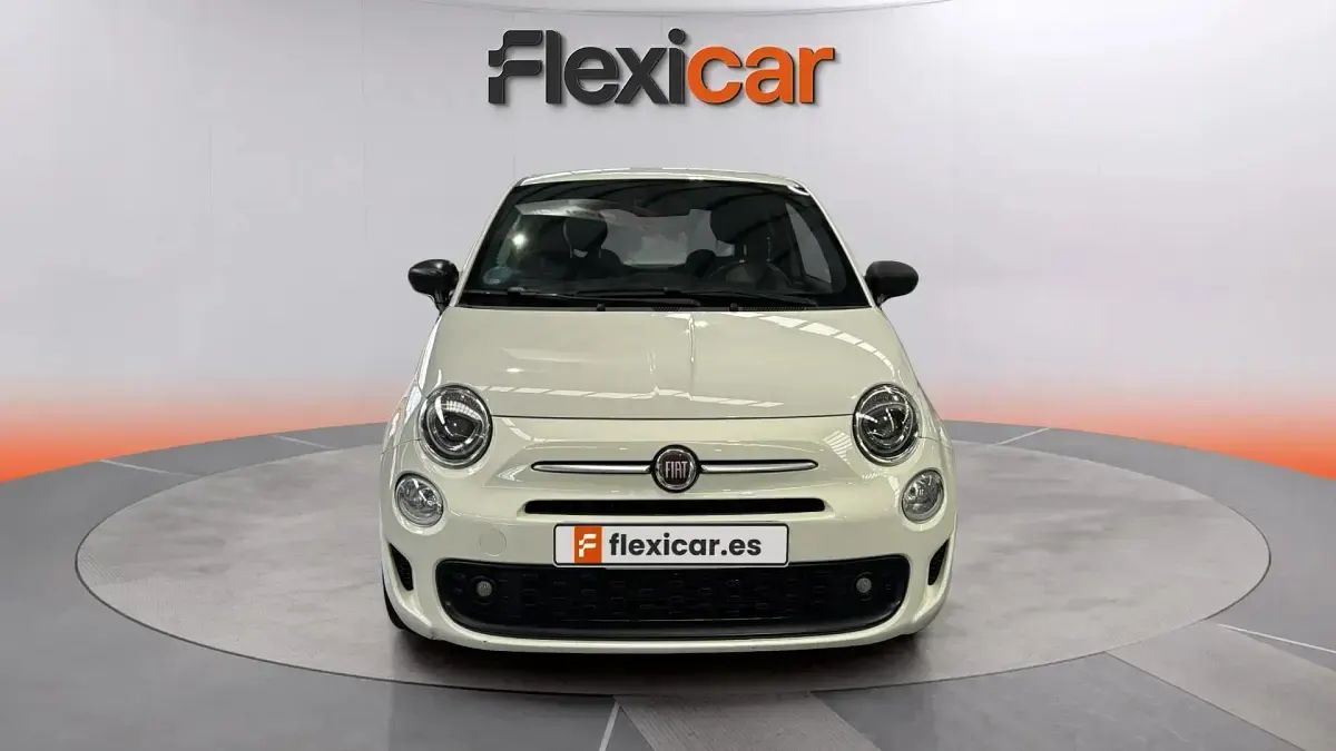 Używany Fiat 500 Club 71 KM (52 kW) 2022 Biały Sedan/Limuzyna