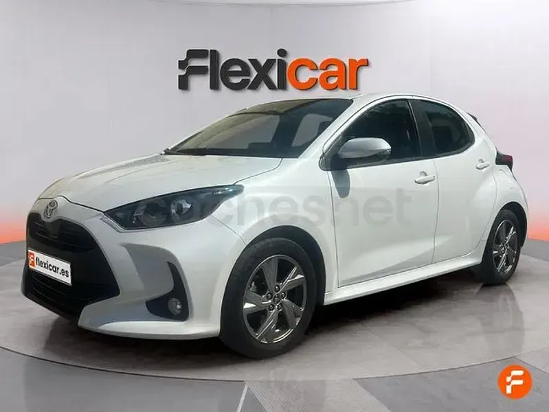 Usado Toyota Yaris Hybrid Active 116 CV (85 kW) 2025 Blanco Berlina