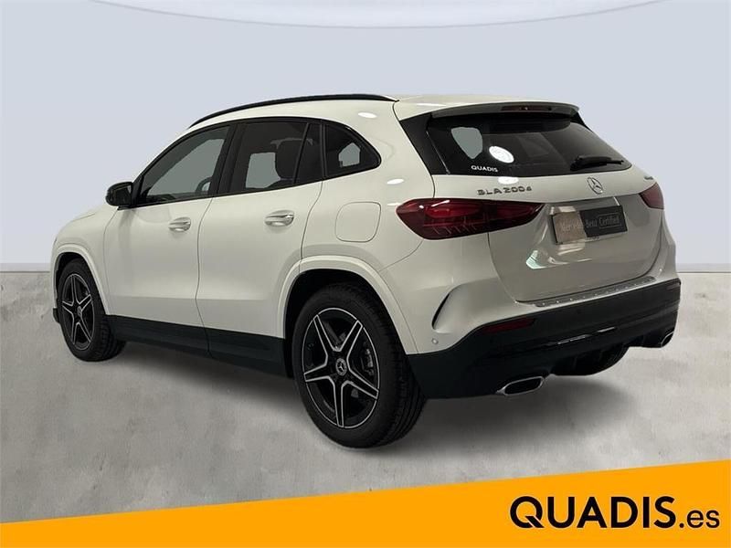 Usado Mercedes GLA200 AMG line 150 CV (110 kW) 2025 Blanco polar SUV