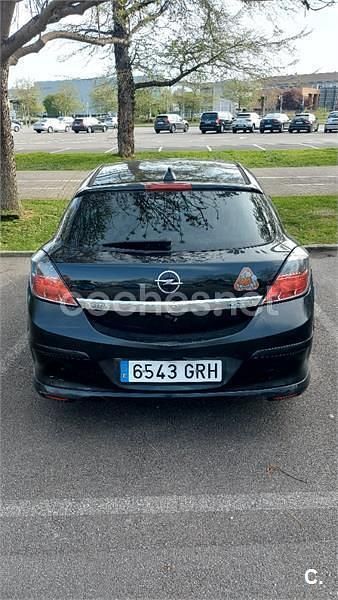 Usado Opel Astra GTC Sport 110 CV (80 kW) 2009 Negro Berlina