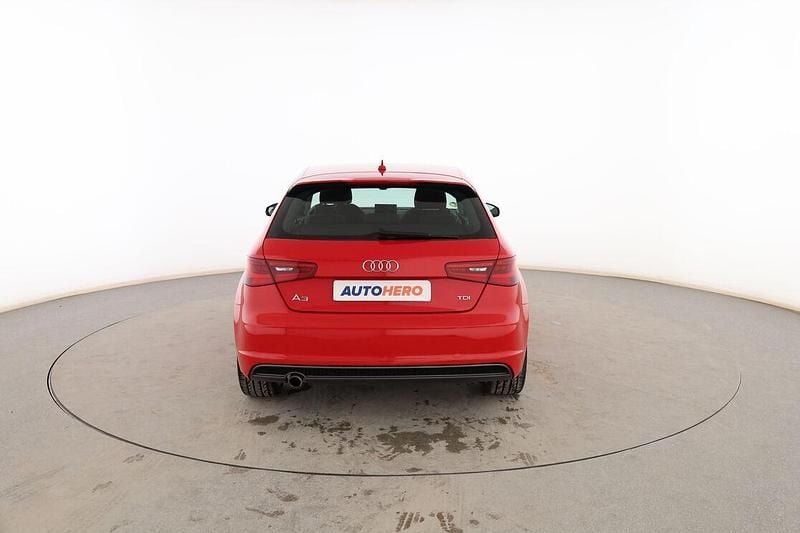 Käytetty Audi A3 S-Line 110 HP (80 kW) 2015 Punainen Sedan