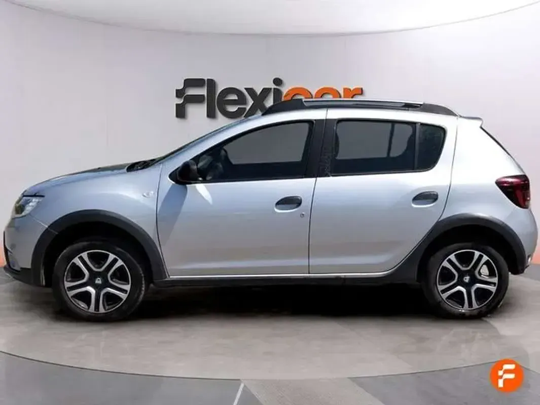 Usado Dacia Sandero Comfort 95 CV (69 kW) 2020 Gris Berlina