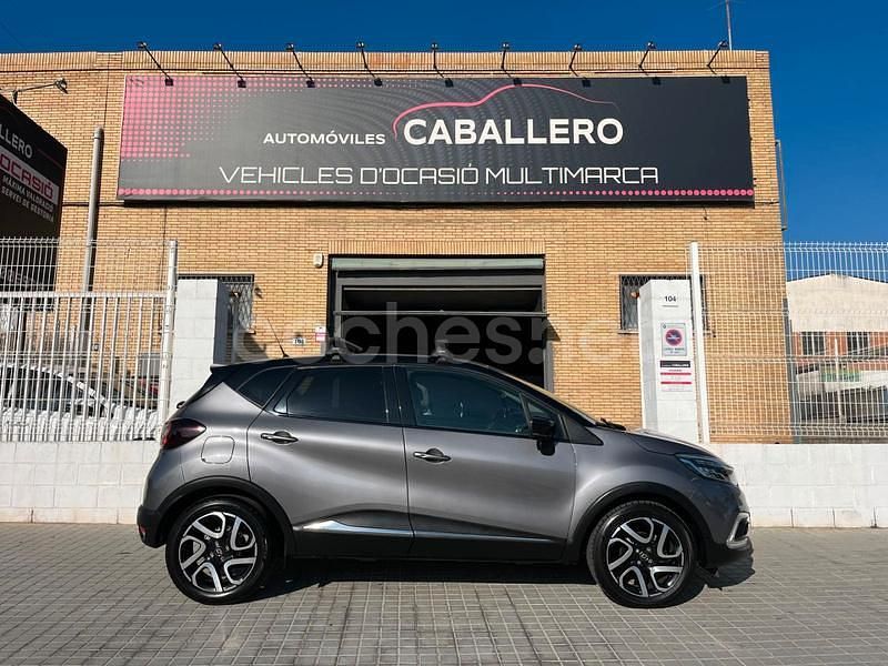 Usado Renault Captur Zen 90 CV (66 kW) 2019 Gris / plata SUV