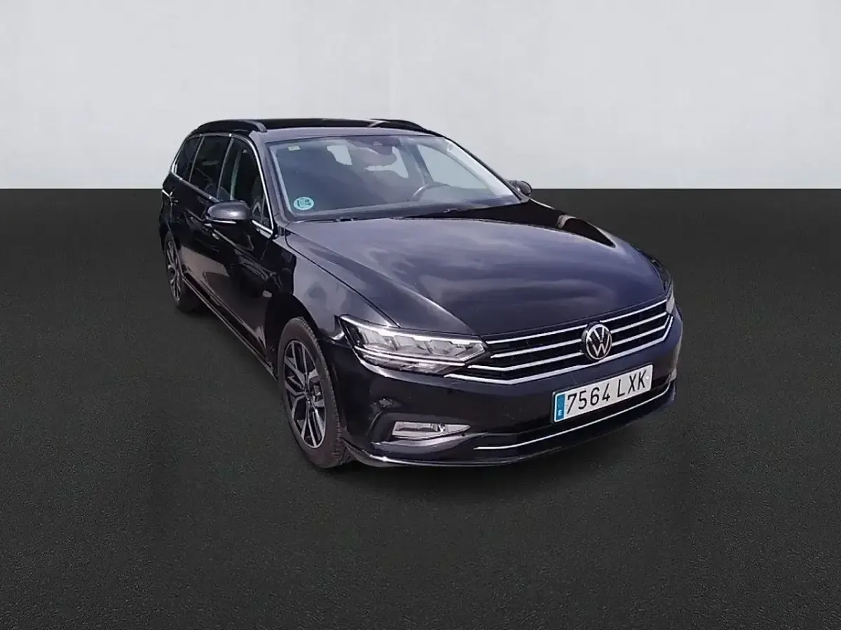 Usado VW Passat Executive 150 CV (110 kW) 2022 Negro Familiar