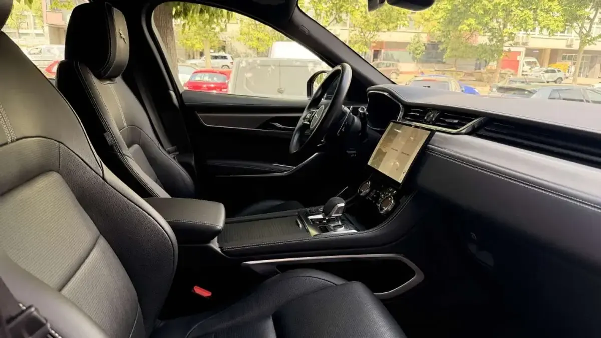 Usado Jaguar F-Pace R-Dynamic 404 CV (297 kW) 2022 Gris SUV