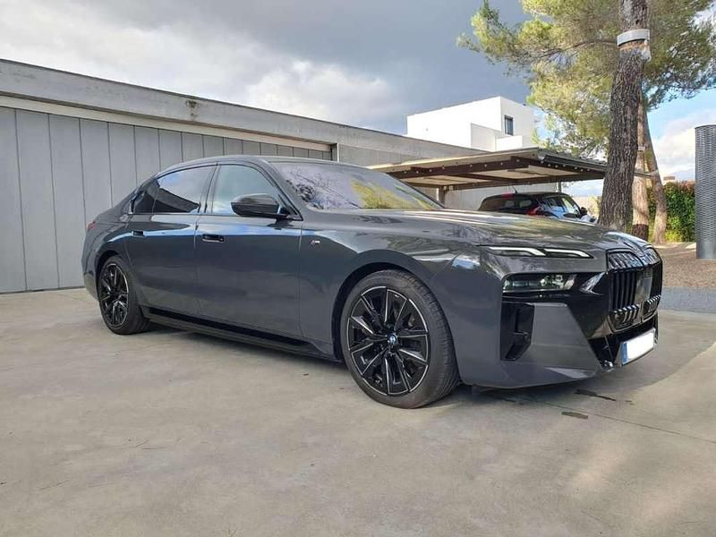 Negro Usado 2024 BMW 750e M Sport Berlina | 97.800 € - Imagen 1/4