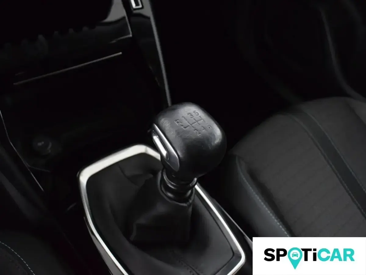 Usado Peugeot 2008 Allure 100 CV (73 kW) 2022 Negro SUV