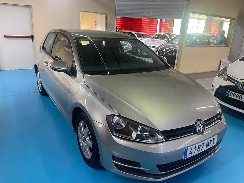 Usado VW Golf VII Edition 105 CV (77 kW) 2014 Gris / plata Berlina