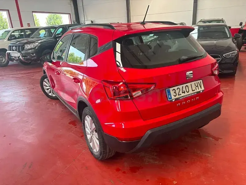 Usado Seat Arona Style 95 CV (69 kW) 2020 Rojo SUV