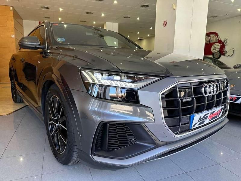 Usado Audi Q8 S-Line 286 CV (210 kW) 2019 Gris SUV