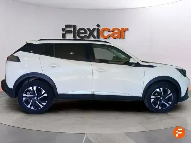 Usado Peugeot 2008 Allure 130 CV (95 kW) 2020 Blanco SUV