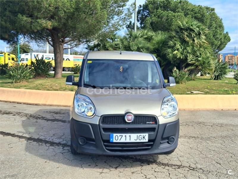 Usado Fiat Doblò Active 90 CV (66 kW) 2015 Gris / plata Monovolumen