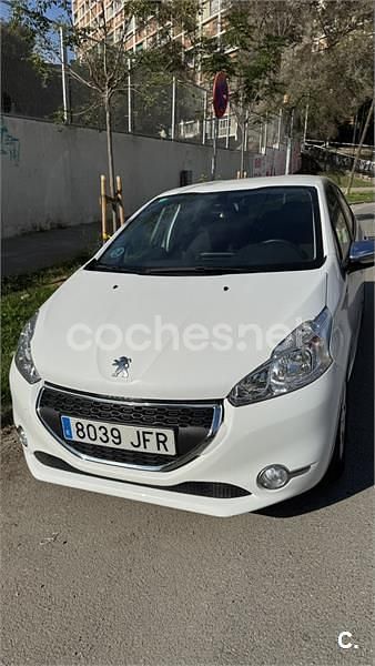 Usado Peugeot 208 Access 82 CV (60 kW) 2015 Blanco Utilitario