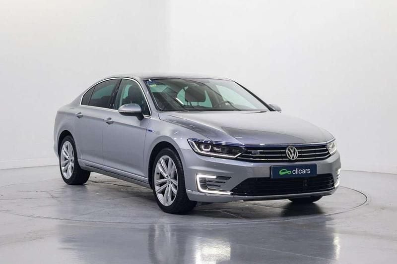 Usado VW Passat GTE 156 CV (114 kW) 2018 Plateado Berlina
