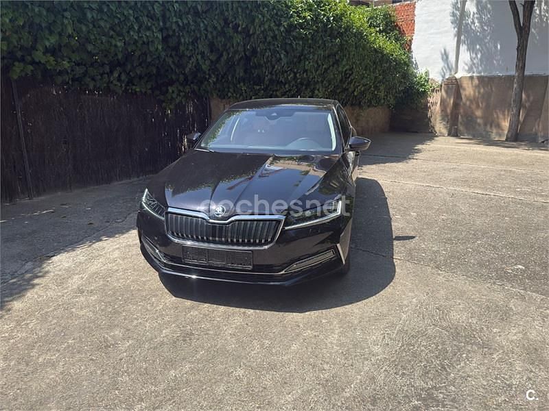 Usado Skoda Superb Style 218 CV (160 kW) 2021 Negro Berlina