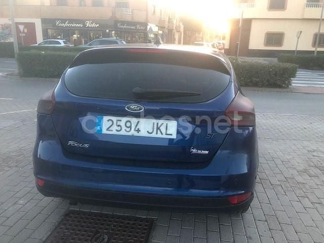 Usado Ford Focus Sport 120 CV (88 kW) 2016 Azul Berlina