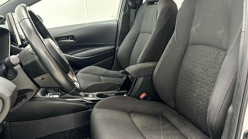 Usado Toyota Corolla Active 122 CV (89 kW) 2021 Blanco Berlina