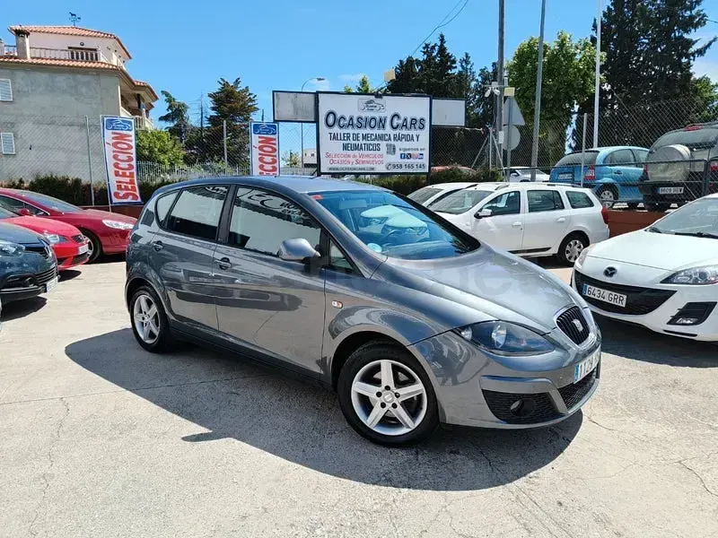 Usado Seat Altea Reference 105 CV (77 kW) 2013 Gris / plata Monovolumen