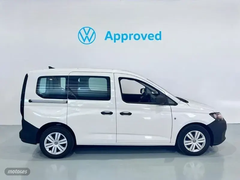 Usado VW Caddy 102 CV (75 kW) 2022 Blanco Monovolumen