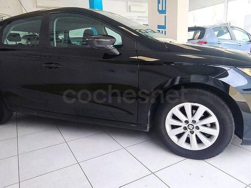 Usado Seat Ibiza Style Plus 80 CV (58 kW) 2019 Negro Utilitario