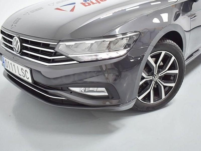 Usado VW Passat Executive 150 CV (110 kW) 2021 Gris / plata Berlina