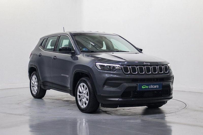 Usado Jeep Compass Longitude 130 CV (95 kW) 2024 Gris / plata SUV