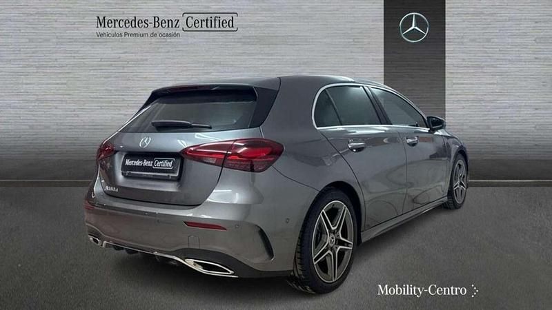 Usado Mercedes A180 109 CV (80 kW) 2024 Gris Utilitario