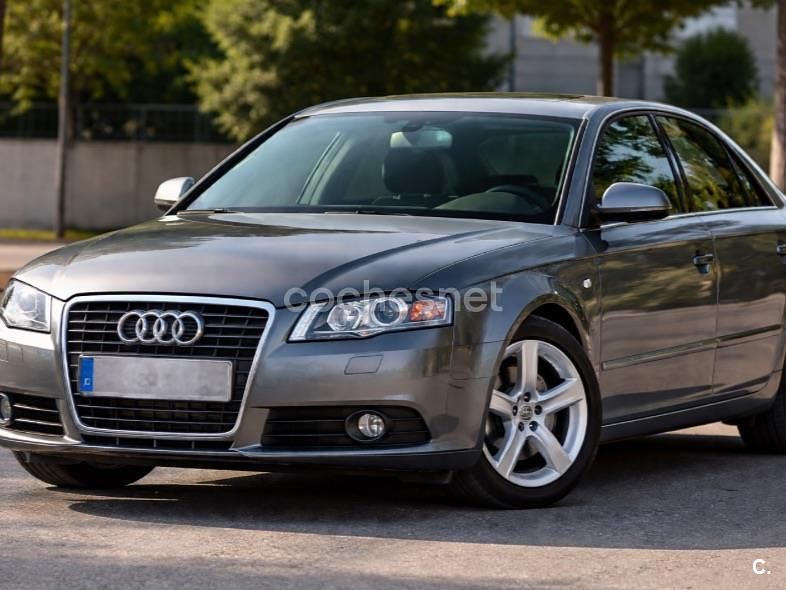 Usado Audi A4 140 CV (102 kW) 2006 Gris / plata Berlina