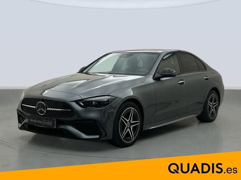 Gris Usado 2025 Mercedes C300e Berlina | 53.900 € (Un poco caro) - Imagen 1/4