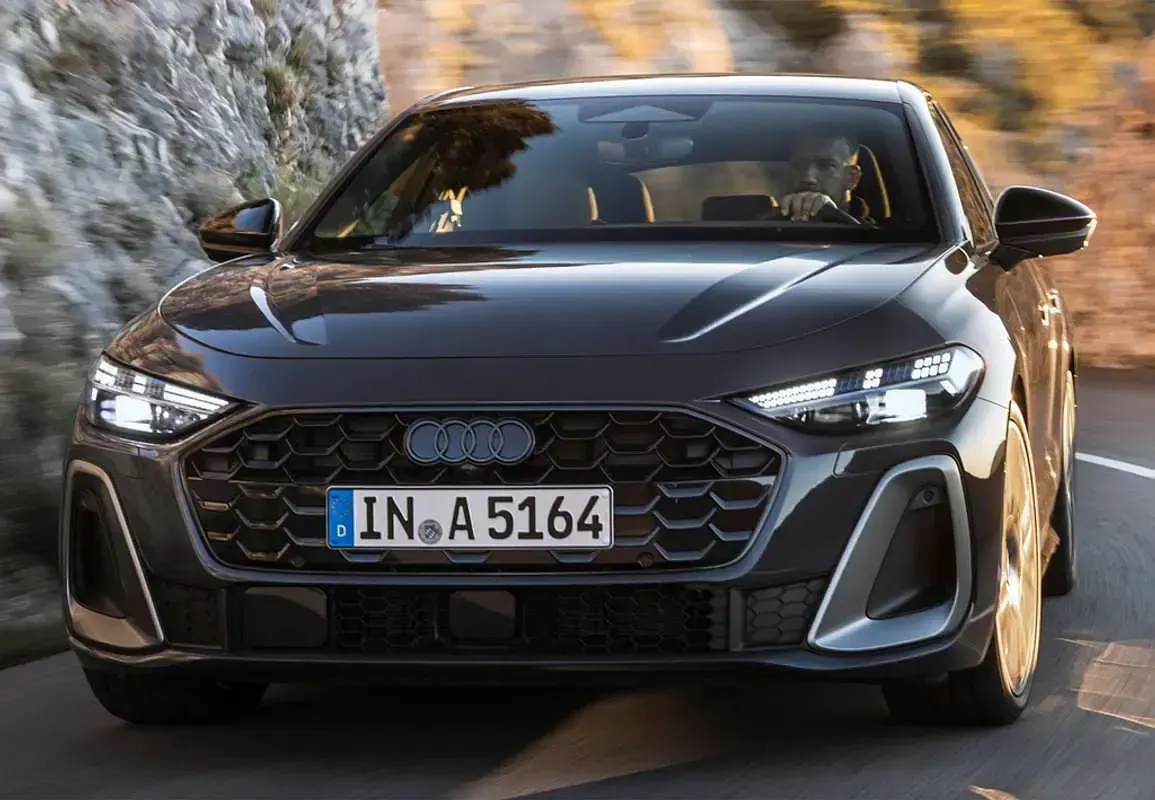Usado Audi A5 204 CV (150 kW) 2025 Gris Berlina