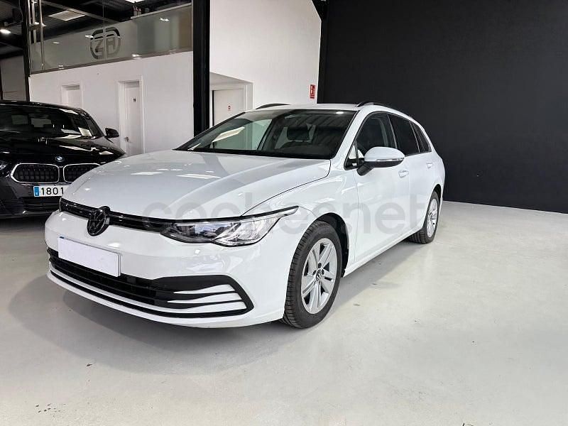 Usado VW Golf VIII 116 CV (85 kW) 2021 Blanco Familiar
