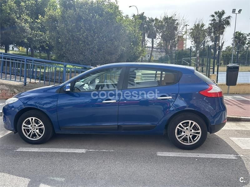 Usado Renault Mégane Authentique 100 CV (73 kW) 2010 Azul Berlina