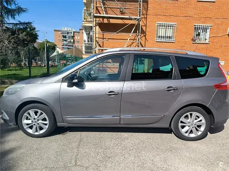 Usado Renault Grand Scénic IV LIMITED 110 CV (80 kW) 2016 Gris / plata Monovolumen