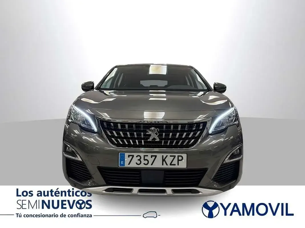 Usado Peugeot 3008 Allure 131 CV (96 kW) 2019 Gris SUV