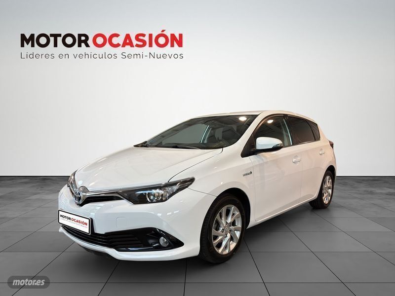 Usado Toyota Auris Hybrid Active 140 CV (102 kW) 2018 Blanco
