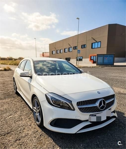 Usado Mercedes A180 AMG line 122 CV (89 kW) 2017 Blanco Berlina