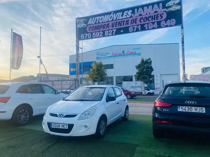 Usado Hyundai i20 Classic 78 CV (57 kW) 2011 Blanco Utilitario