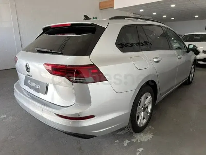 Usado VW Golf VIII Life 115 CV (84 kW) 2021 Gris / plata Familiar