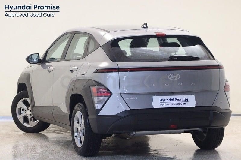 Usado Hyundai Kona 100 CV (73 kW) 2025 Gris / plata SUV