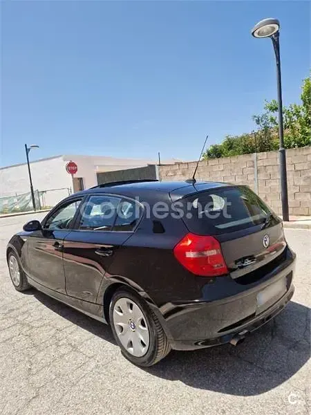 Usado BMW 118 129 CV (94 kW) 2007 Negro Utilitario