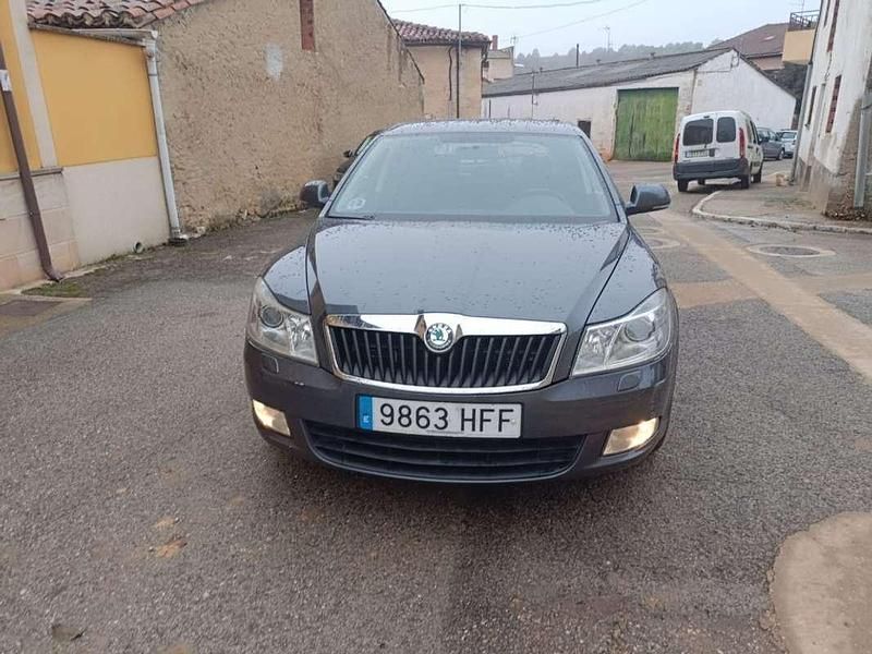 Usado Skoda Octavia Active 105 CV (77 kW) 2012 Gris Utilitario