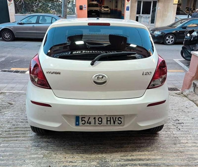 Usado Hyundai i20 86 CV (63 kW) 2014 Blanco Utilitario