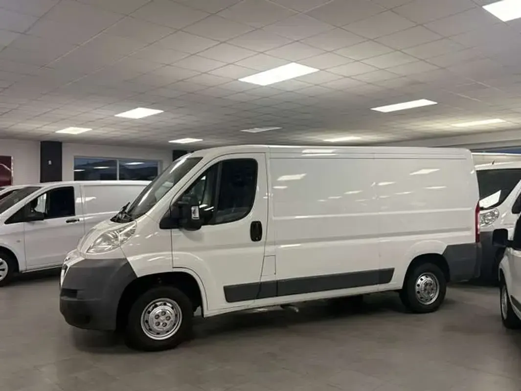 Usado Peugeot Boxer 120 CV (88 kW) 2010 Blanco Van
