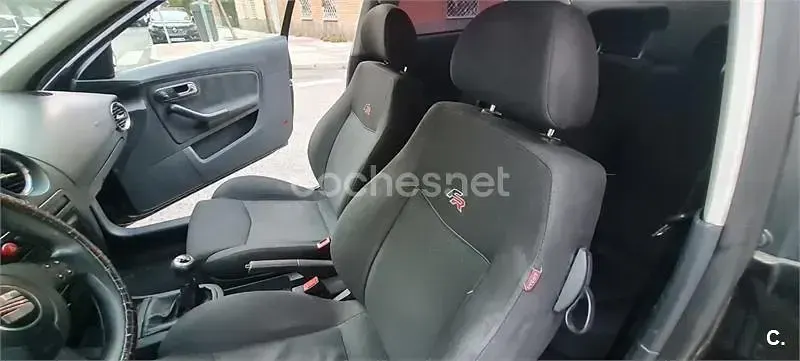 Usado Seat Ibiza Sport 100 CV (73 kW) 2005 Negro Utilitario
